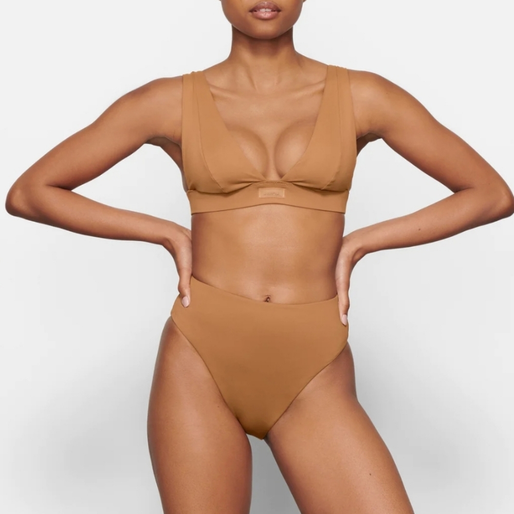 NWT SKIMS PLUNGE SWIM BIKINI TOP XL ALMOND TAN